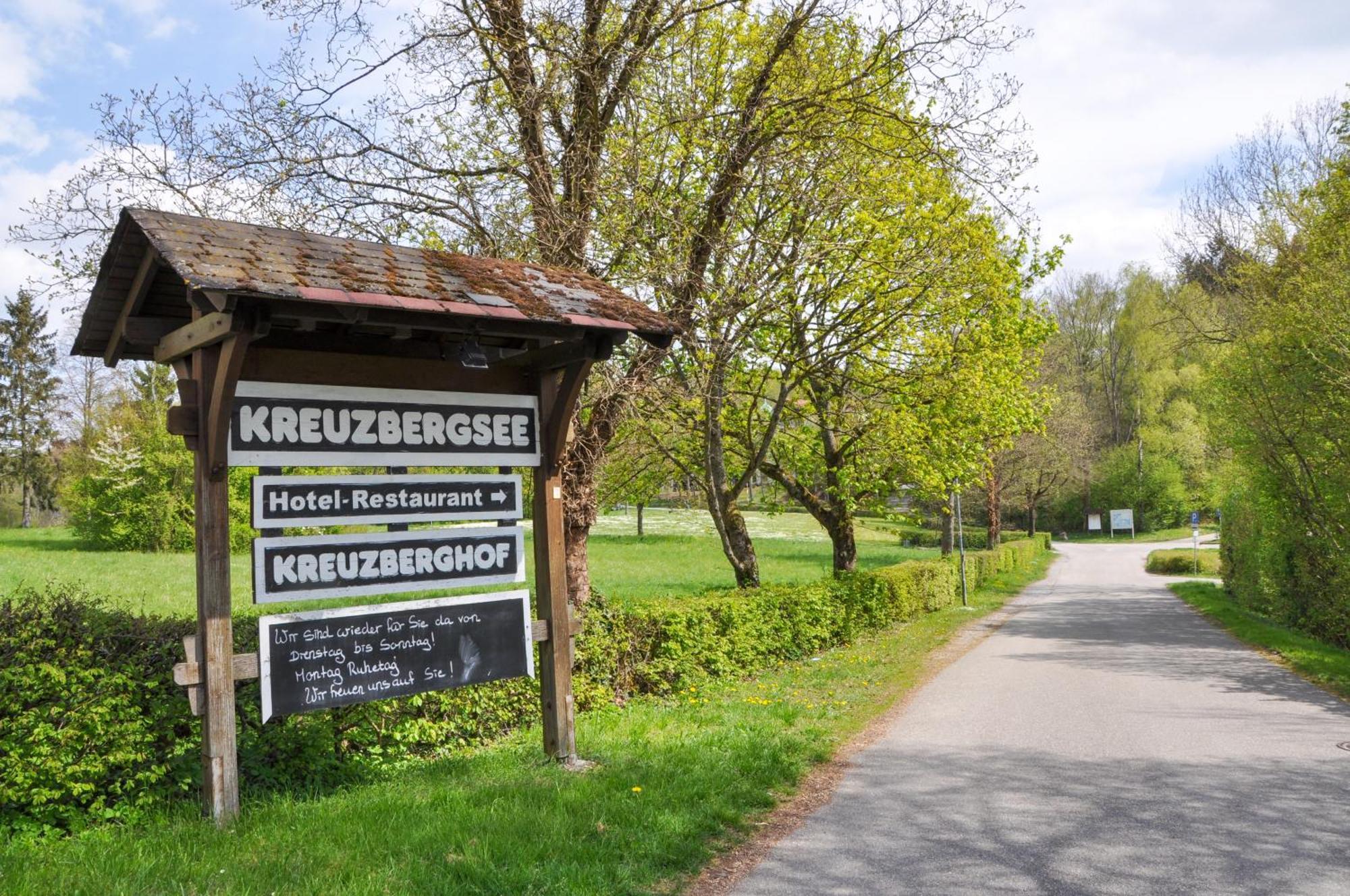 Hotel-Restaurant Kreuzberghof Tagungs- Und Veranstaltungshotel Tiefenbach  Bagian luar foto